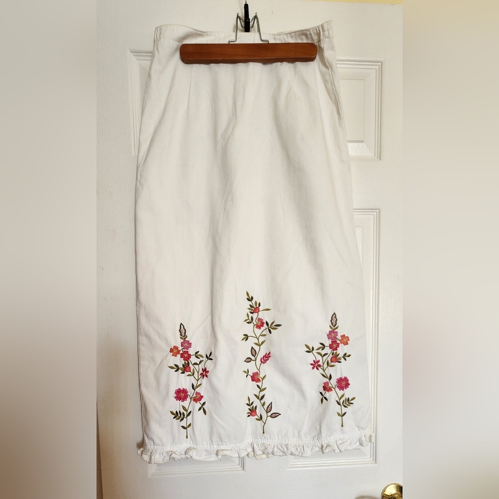 Y2K Vintage maxi white denim embroidered beaded skirt. Studio West. Size S.